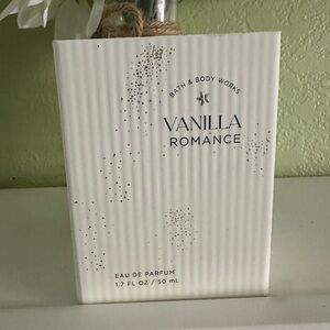 Bath & Body Works Vanilla Romance Eau de Parfum - White and Gold